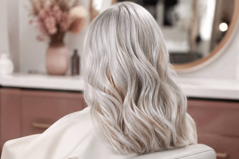 Grey Blending : la méthode parfaite pour magnifier naturellement ses cheveux blancs